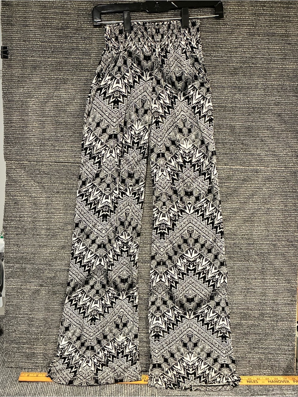 Mossimo Supply Co. Black and White Aztec Wide-Leg lounge Pants Sz S